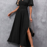 Júlia| Elegante vestido longo preto com decote em V, mangas transparentes e fenda