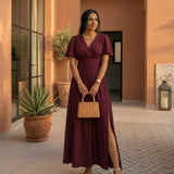 Júlia| Elegante vestido longo preto com decote em V, mangas transparentes e fenda